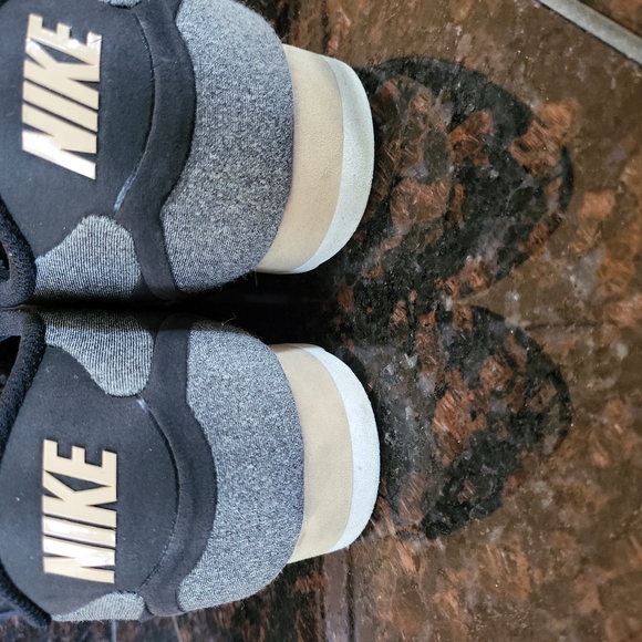 Nike Size 10 - Picture 3 of 4